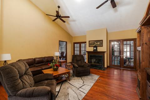 301 W 3rd St, Delavan, IL 61734 photo 5