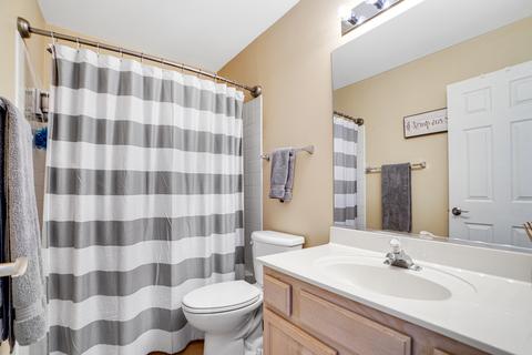 554 Lancaster Cir, Elgin, IL 60123 photo 18