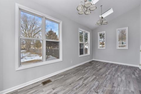 242 Forest Ave, Aurora, IL 60505 photo 2