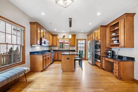 136 N Beverly St, Wheaton, IL 60187 photo 3