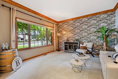 136 N Beverly St, Wheaton, IL 60187 photo 7