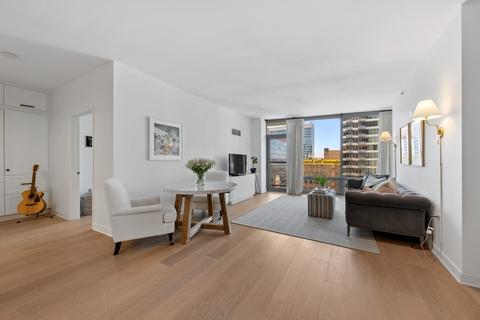 100 E 14th St #907, Chicago, IL 60605 photo 3