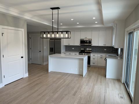 407 W Pierce Rd, Itasca, IL 60143 photo 2