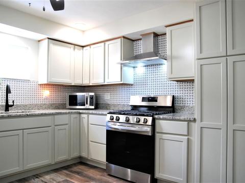 176 S Commonwealth Ave, Elgin, IL 60123 photo 3