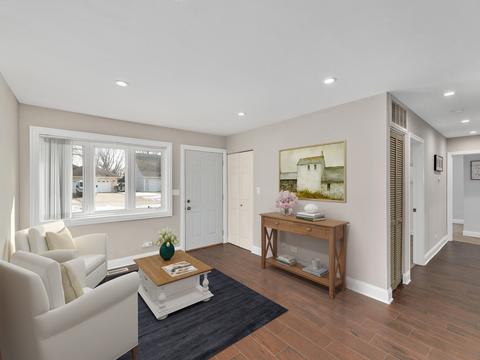 280 Lincoln St, Hoffman Estates, IL 60169 photo 2