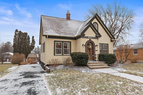 927 Augusta Ave, Elgin, IL 60120 photo 2