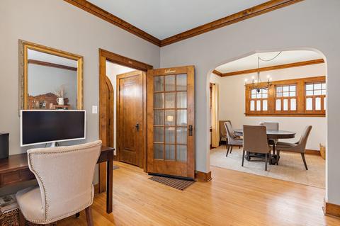927 Augusta Ave, Elgin, IL 60120 photo 9