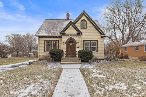 927 Augusta Ave, Elgin, IL 60120 photo 1
