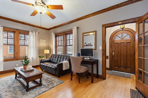927 Augusta Ave, Elgin, IL 60120 photo 5