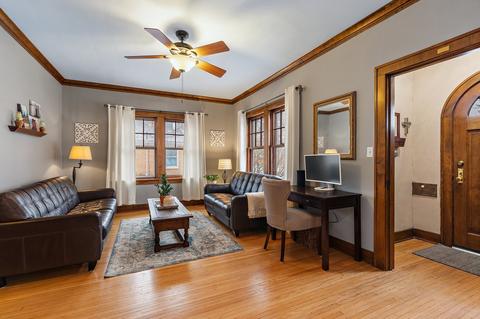 927 Augusta Ave, Elgin, IL 60120 photo 6