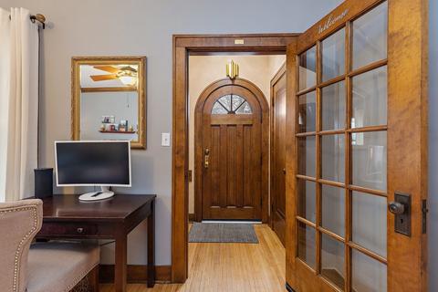 927 Augusta Ave, Elgin, IL 60120 photo 3