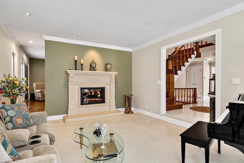 49 Devonshire Dr, Oak Brook, IL 60523 photo 2