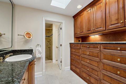 49 Devonshire Dr, Oak Brook, IL 60523 photo 16