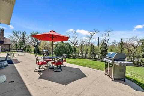 49 Devonshire Dr, Oak Brook, IL 60523 photo 9