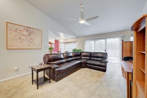 705 W Paddock Dr, Wheeling, IL 60090 photo 5