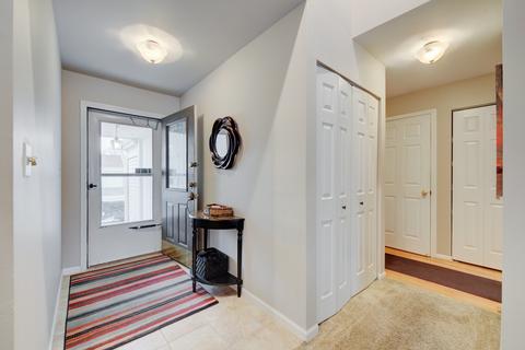 705 W Paddock Dr, Wheeling, IL 60090 photo 4