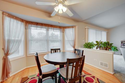 705 W Paddock Dr, Wheeling, IL 60090 photo 8