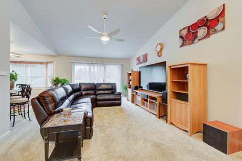 705 W Paddock Dr, Wheeling, IL 60090 photo 6