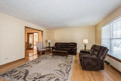 1219 Delles Rd, Wheaton, IL 60189 photo 2