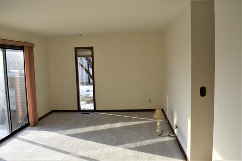 1152 Yale Ave, Bourbonnais, IL 60914 photo 2