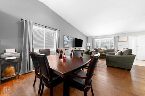 1215 Concord Dr, Elgin, IL 60120 photo 3
