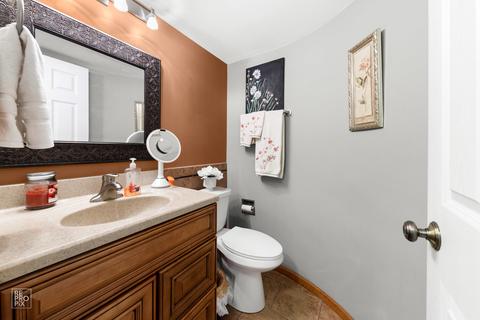1215 Concord Dr, Elgin, IL 60120 photo 8