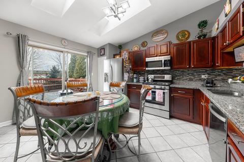 1215 Concord Dr, Elgin, IL 60120 photo 4
