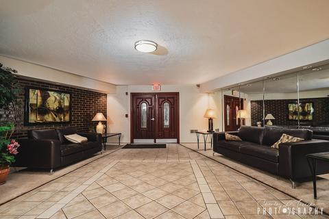 1430 Sandstone Dr #112, Wheeling, IL 60090 photo 2