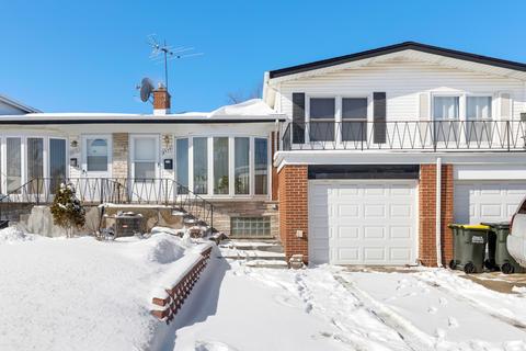 8934 Robin Dr, Des Plaines, IL 60016 photo 1