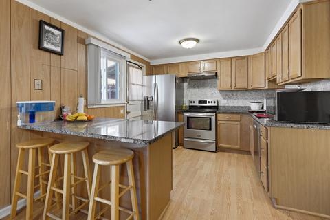 8934 Robin Dr, Des Plaines, IL 60016 photo 9
