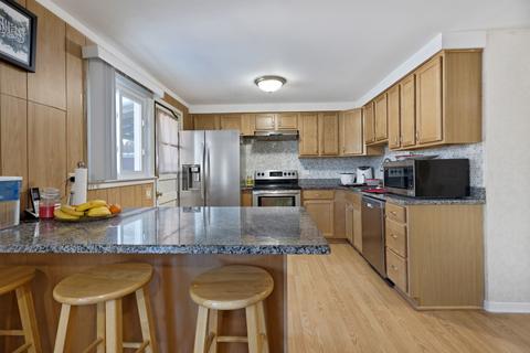 8934 Robin Dr, Des Plaines, IL 60016 photo 10