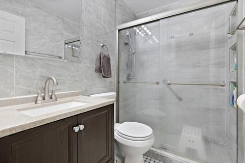 8934 Robin Dr, Des Plaines, IL 60016 photo 14
