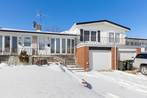 8934 Robin Dr, Des Plaines, IL 60016 photo 2