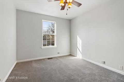 1672 Pebble Beach Cir, Elgin, IL 60123 photo 10