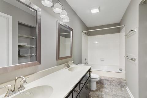 1672 Pebble Beach Cir, Elgin, IL 60123 photo 8