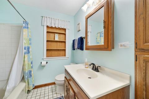 349 E Quincy St, Riverside, IL 60546 photo 15
