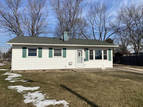 2011 Center Cir, Peru, IL 61354 photo 2