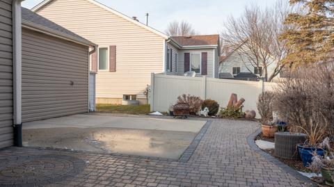 899 Waverly Dr, Elgin, IL 60120 photo 34