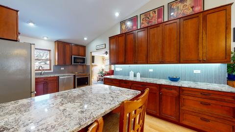 899 Waverly Dr, Elgin, IL 60120 photo 8