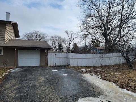 1935 Ashley Rd, Hoffman Estates, IL 60169 photo 2