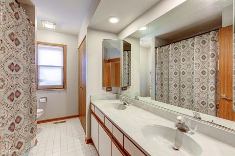 831 Mayfair Ln, Algonquin, IL 60102 photo 13