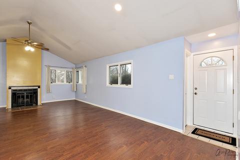 5010 Parkview Dr, Mccullom Lake, IL 60050 photo 3