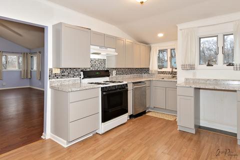 5010 Parkview Dr, Mccullom Lake, IL 60050 photo 8