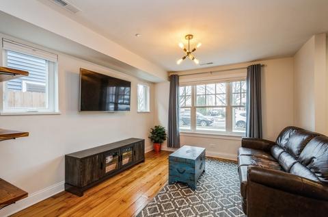 1815 Laurel Ave, Evanston, IL 60201 photo 2