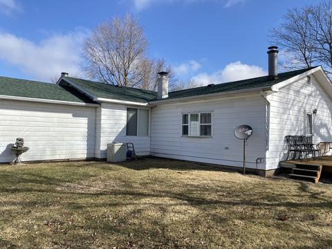 203 5th St, Cedar Point, IL 61316 photo 2
