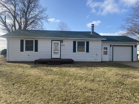 203 5th St, Cedar Point, IL 61316 photo 1