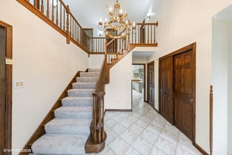 6318 Martin Dr, Willowbrook, IL 60527 photo 4