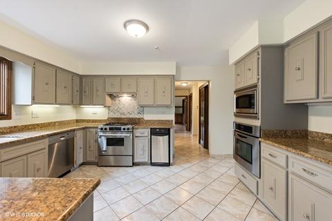 6318 Martin Dr, Willowbrook, IL 60527 photo 7