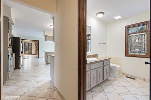 6318 Martin Dr, Willowbrook, IL 60527 photo 14