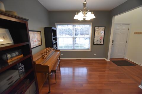 2376 Lundquist Dr, Aurora, IL 60503 photo 8